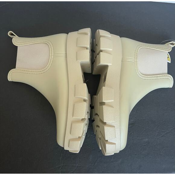 NWT Jeffrey Campbell Cream Pleu Platform Lug Sole Pull On Rain Chelsea Boots 9 - Picture 5 of 11